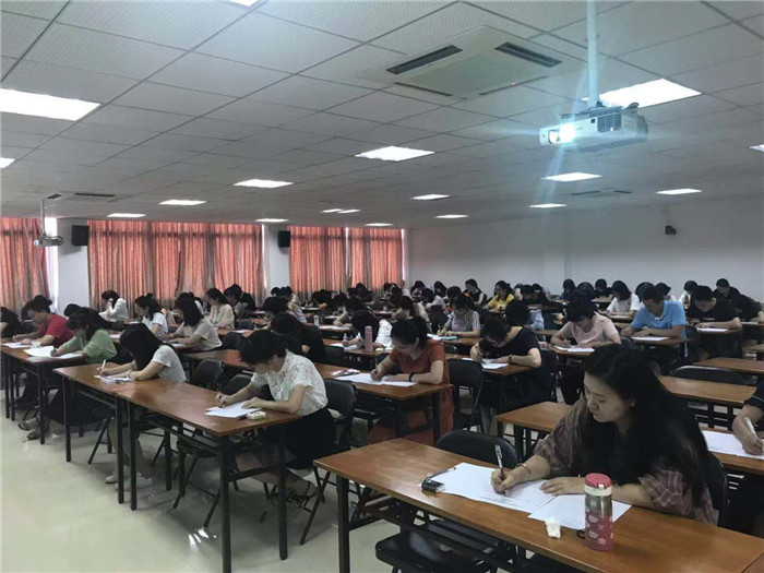 数学老师教学研究比赛现场.jpg