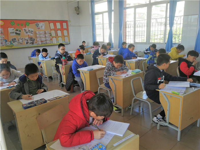 1576119047598141.jpg 2019信息学竞赛初赛图片2.jpg